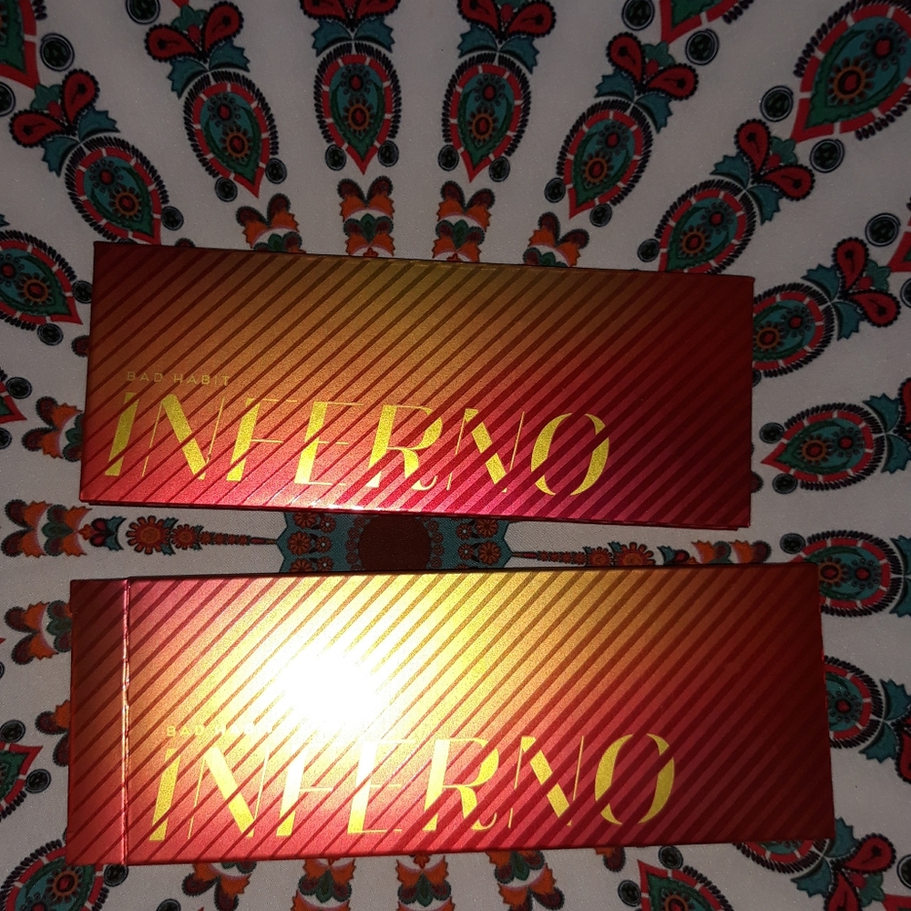 Bad Habit inferno eyeshadow - Picture 4 of 4